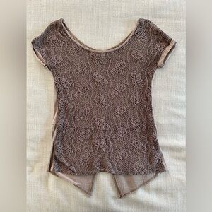 Daytrip Taupe Lace Short Sleeve Top. Size Small